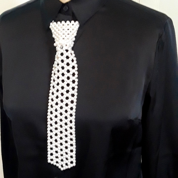 None Jewelry - Gorgeous Vintage Pearlized Tie Necklace, New Condition, Adjustable Length